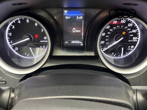 Used 2022 Toyota Camry LE image 2