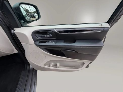 Used 2020 Dodge Grand Caravan SXT FWD image 14