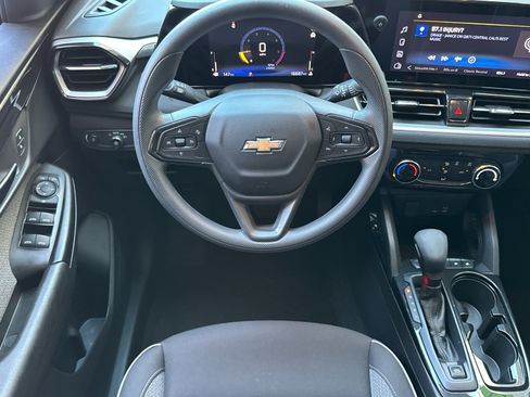 Used 2024 Chevrolet TrailBlazer LT w/ Driver Confidence Package FWD image 14