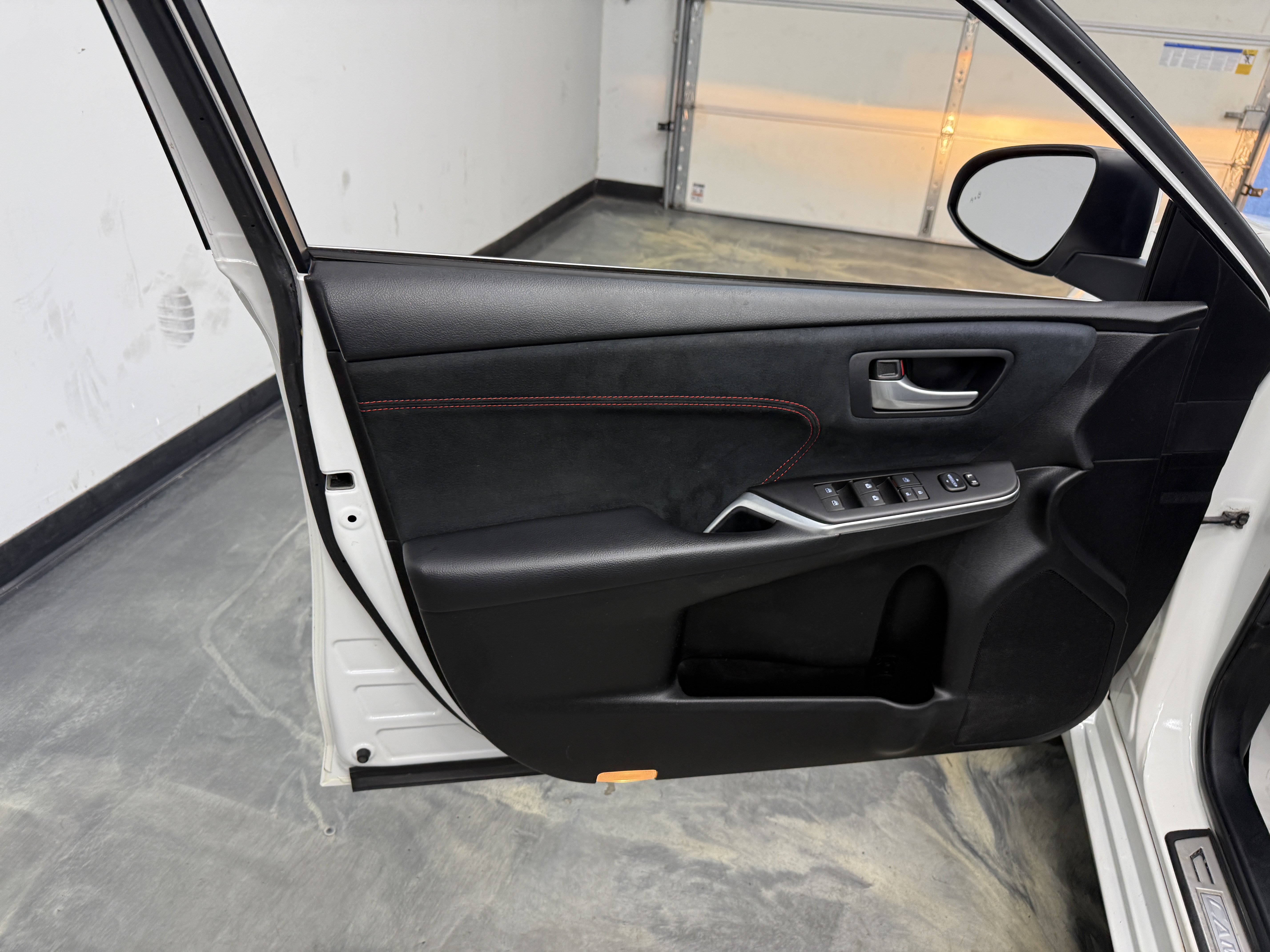 Used 2017 Toyota Camry XSE FWD image 9