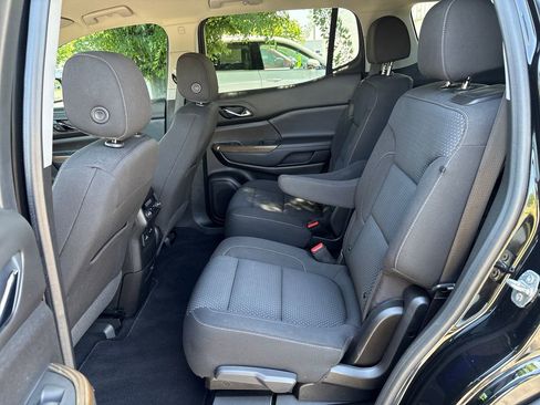 Certified 2022 GMC Acadia SLE w/ Driver Convenience Package image 32