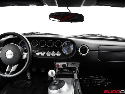 Used 2005 Ford GT image 28