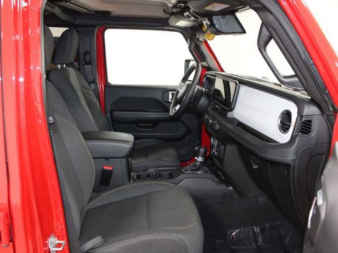Used 2025 Jeep Wrangler Unlimited Sahara AWD/4WD image 27
