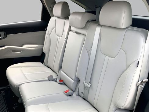 Certified 2025 Kia Sorento S w/ Panoramic Sunroof Package FWD image 21