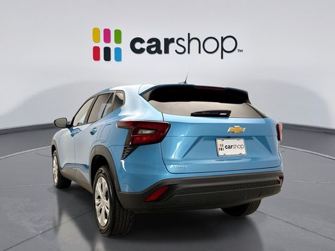 Used 2025 Chevrolet Trax LS w/ Driver Confidence Package FWD image 3