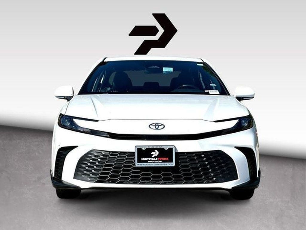 Used 2025 Toyota Camry SE FWD image 3