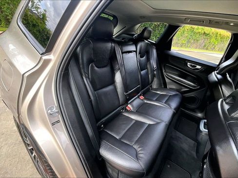 Used 2025 Volvo XC60 B5 Plus AWD/4WD image 35