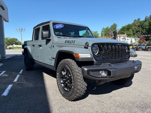 Certified 2025 Jeep Gladiator Mojave AWD/4WD image 5