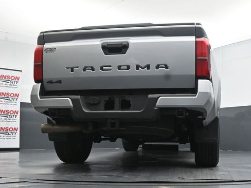 Used 2025 Toyota Tacoma TRD Sport AWD/4WD image 23