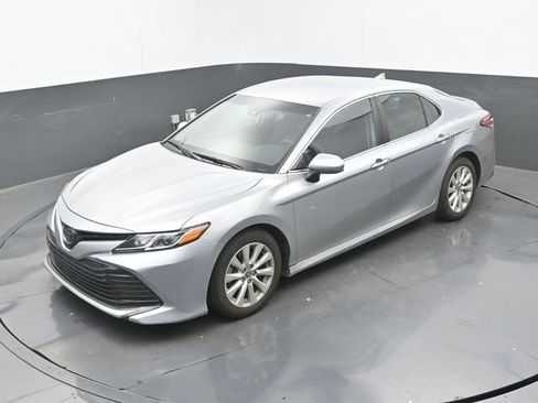 Used 2020 Toyota Camry LE image 16