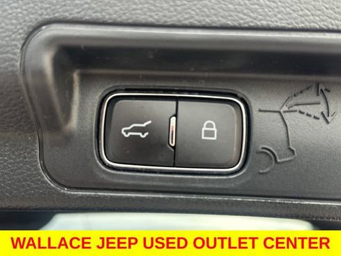 Used 2021 Ford Explorer XLT RWD image 11