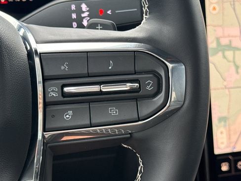 Used 2025 GMC Acadia Denali w/ Super Cruise Package FWD image 24