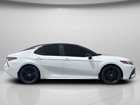 Used 2021 Toyota Camry XSE image 3