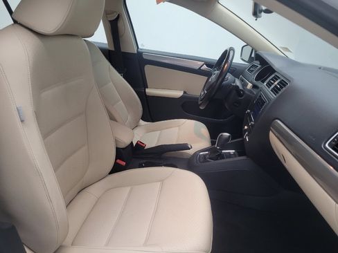 Used 2017 Volkswagen Jetta SE image 21