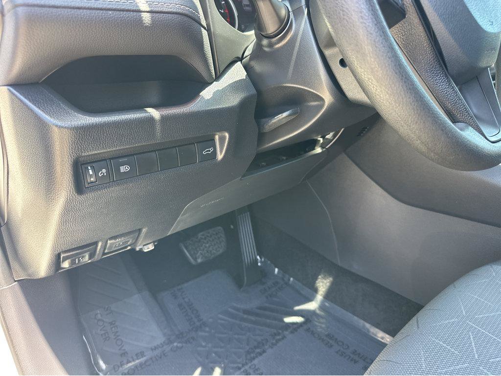 Used 2021 Toyota RAV4 XLE w/ Convenience Package FWD image 31
