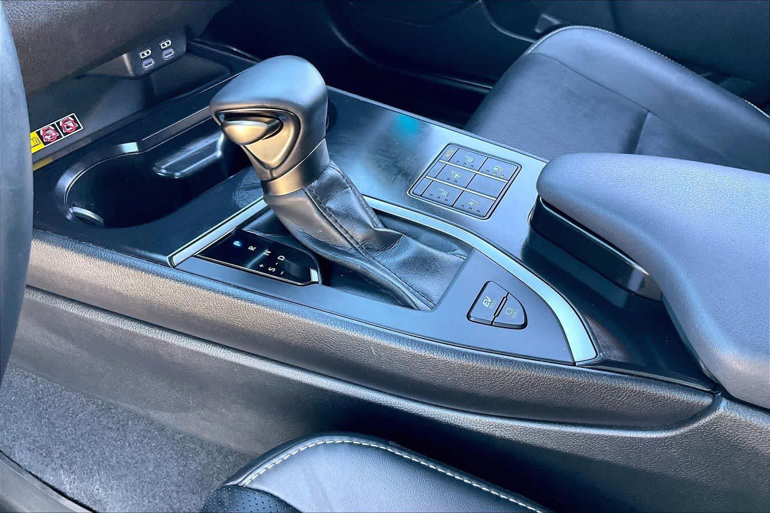 Used 2023 Lexus UX 250h FWD w/ Accessory Package (Z2) image 16