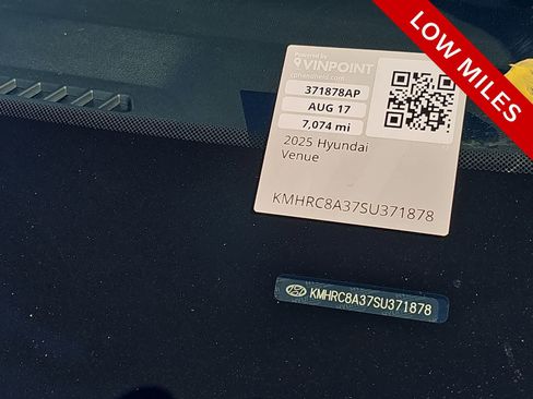 Used 2025 Hyundai Venue SEL FWD image 24