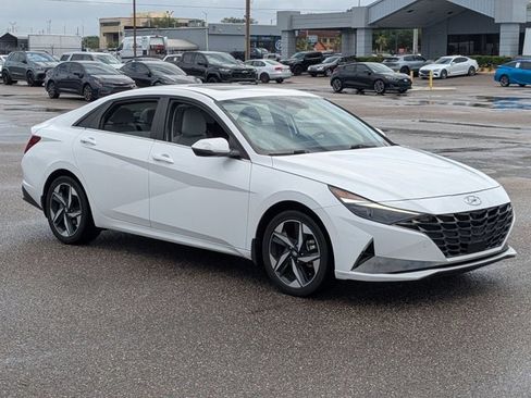 Used 2023 Hyundai Elantra Limited image 3