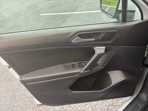 Used 2018 Volkswagen Tiguan SE FWD image 13