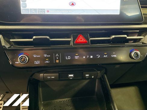 Used 2024 Kia Niro EX Touring FWD image 18