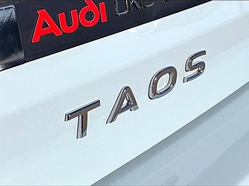Used 2025 Volkswagen Taos SEL image 33
