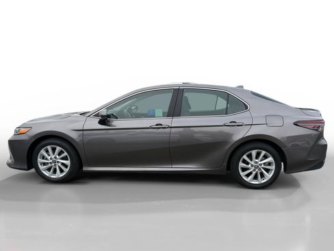 Used 2024 Toyota Camry LE image 2