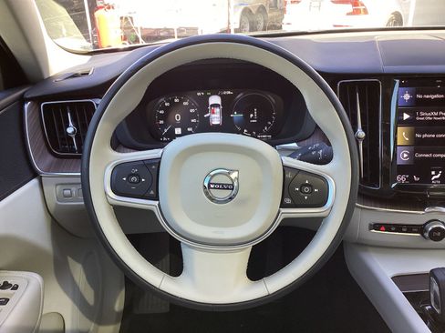 Certified 2021 Volvo XC60 T8 Inscription Expression w/ Climate Package image 18