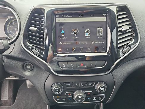 Used 2019 Jeep Cherokee Limited w/ Luxury Group FWD image 14