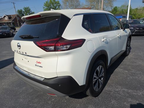 Used 2021 Nissan Rogue SV AWD/4WD image 3