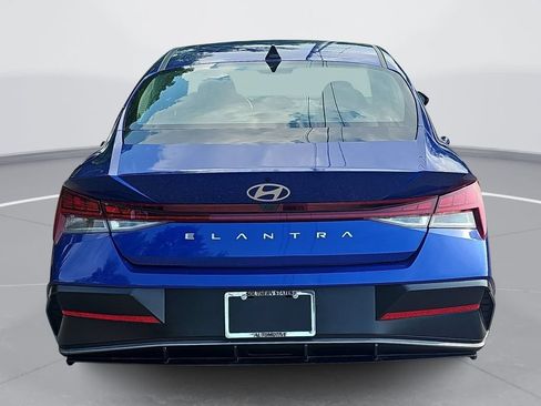 Certified 2025 Hyundai Elantra SEL FWD image 6