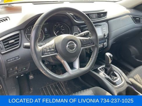 Used 2017 Nissan Rogue SV image 7