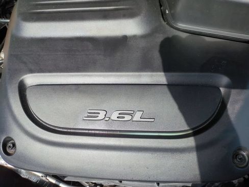 Used 2024 Chrysler Pacifica Touring-L FWD image 33
