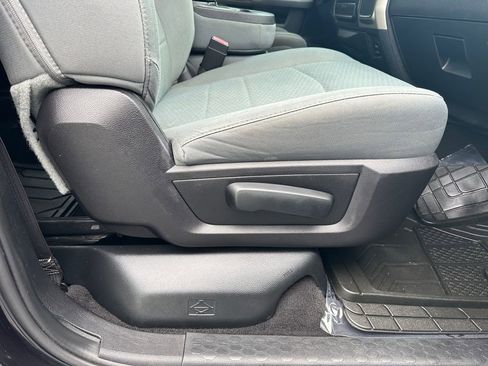 Used 2016 RAM 1500 Classic SLT image 33