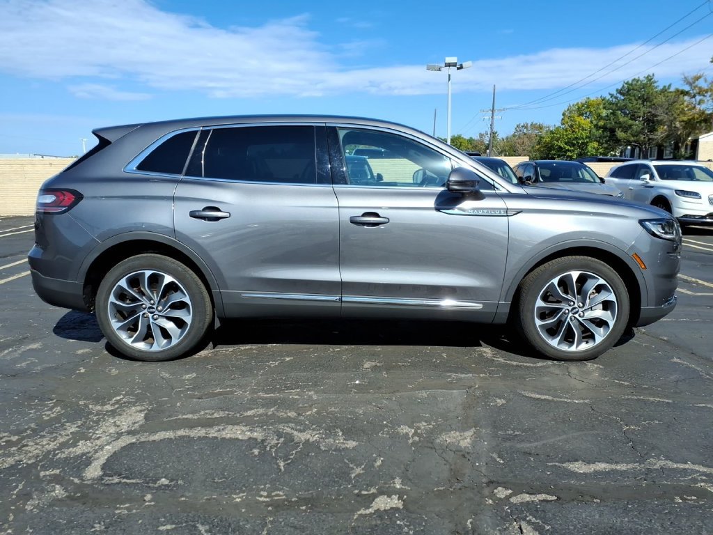 Certified 2023 Lincoln Nautilus Reserve AWD/4WD image 8