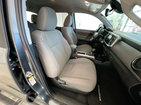 Used 2019 Toyota Tacoma SR5 AWD/4WD image 24