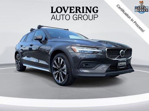 Certified 2025 Volvo V60 B5 Cross Country Ultra AWD/4WD image 1