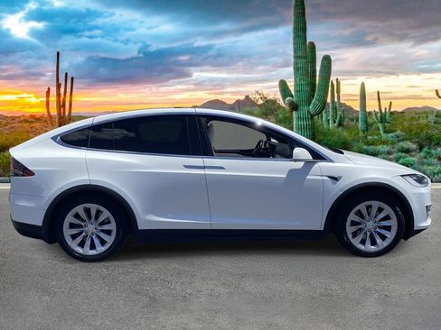 Used 2018 Tesla Model X 100D AWD/4WD image 2