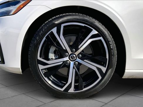 Used 2024 Volvo S60 B5 Core image 10