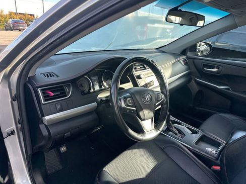 Used 2017 Toyota Camry SE image 9