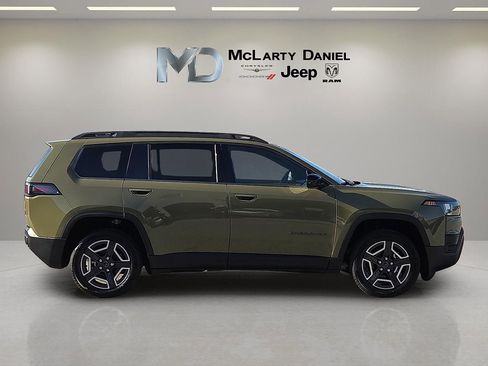 New 2026 Jeep Cherokee Laredo AWD/4WD image 6