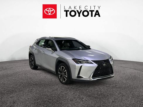 Used 2019 Lexus UX 200 w/ Accessory Package 2 image 11