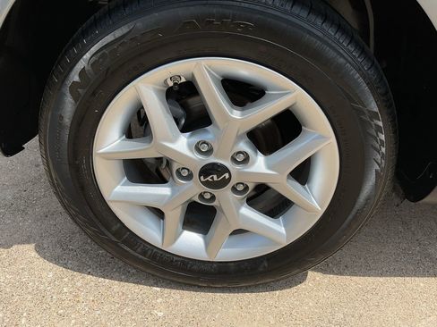 Used 2025 Kia Soul LX w/ LX Technology Package FWD image 6
