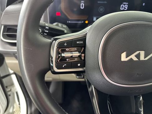 Used 2025 Kia Carnival image 15