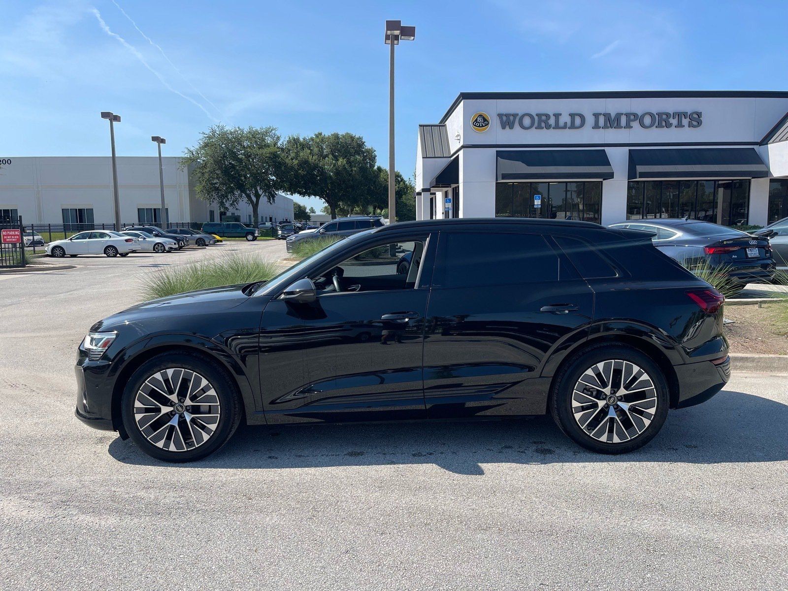 Used 2024 Audi Q8 e-tron Premium Plus w/ Premium Plus Package AWD/4WD image 50