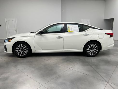 Used 2025 Nissan Altima 2.5 SV image 4