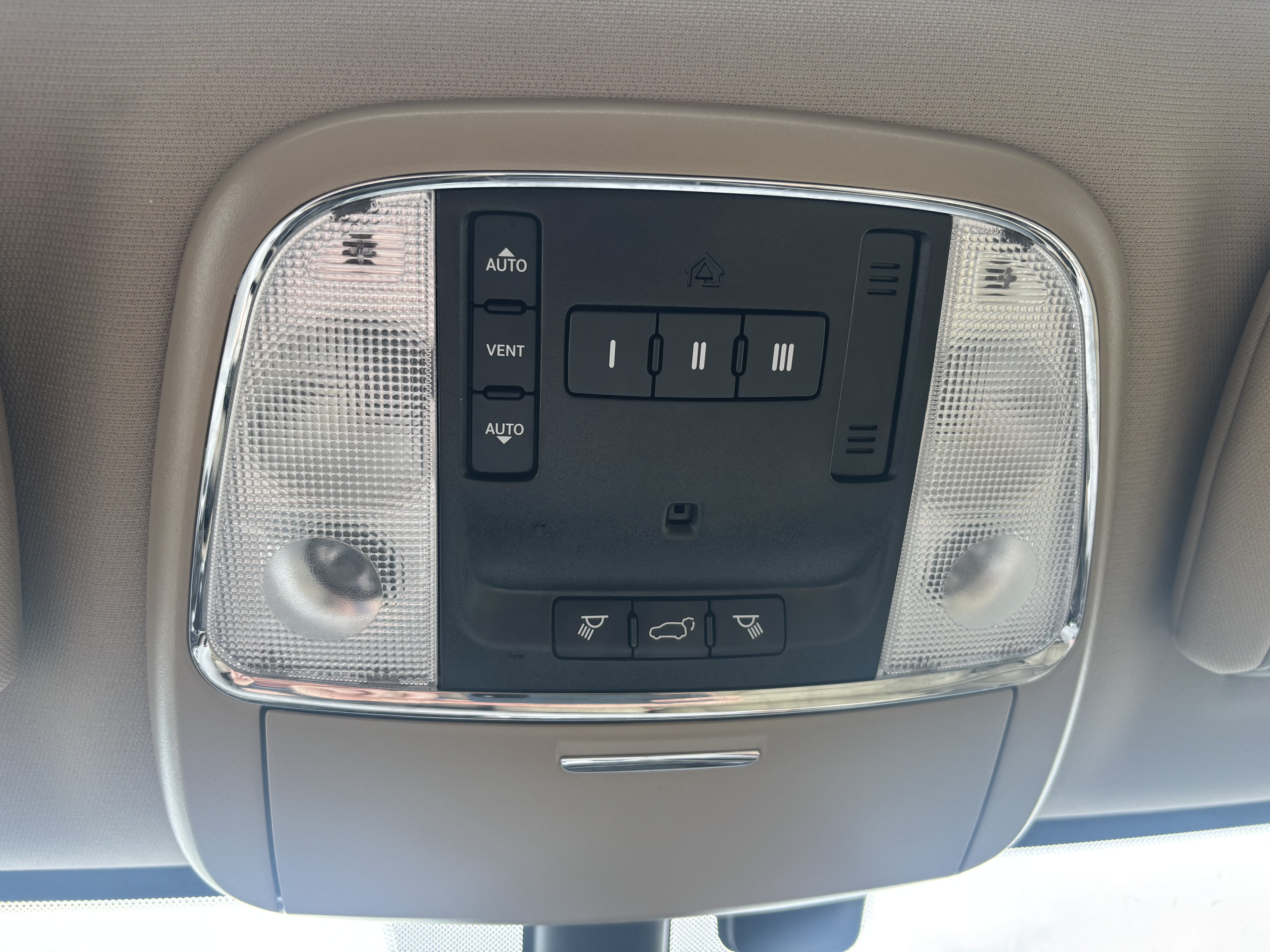 Used 2020 Jeep Grand Cherokee Limited AWD/4WD image 22