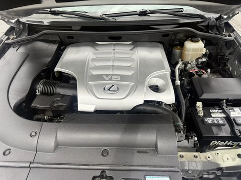 Used 2014 Lexus LX 570 4WD w/ Luxury Package image 41