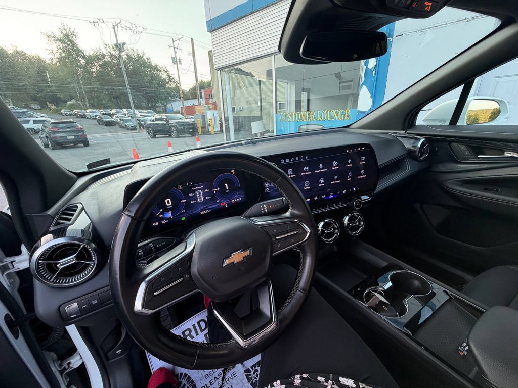 Used 2024 Chevrolet Blazer EV LT AWD/4WD image 21