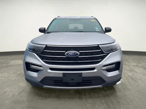 Used 2023 Ford Explorer XLT w/ Equipment Group 202A image 8
