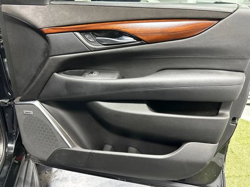 Used 2016 Cadillac Escalade Luxury image 30